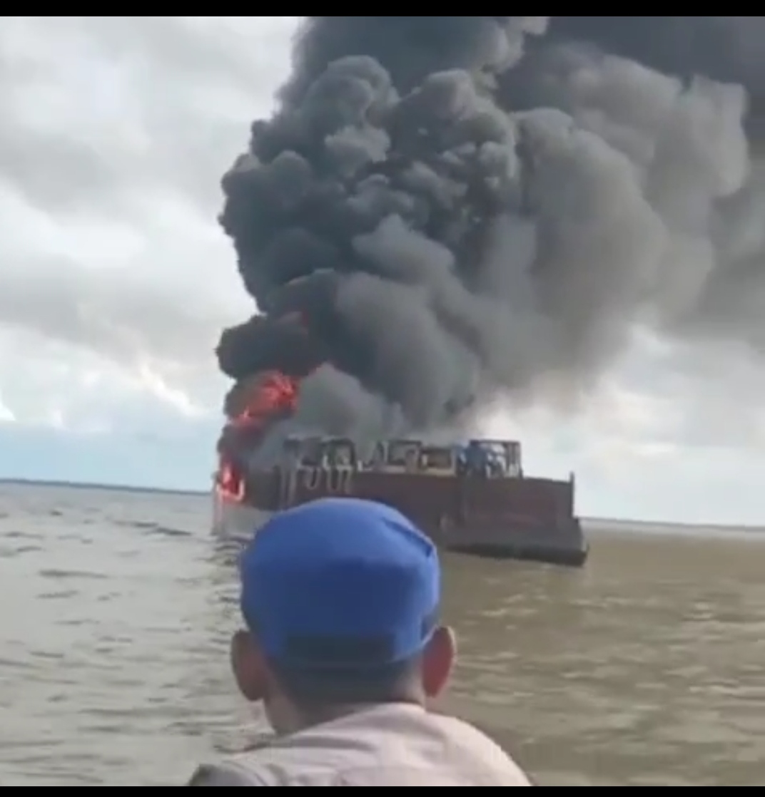 Kapal Tug Boat Terbakar di Perairan Tanjab Timur