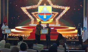 Gubernur Al Haris Raih Penghargaan Akreditasi Kearsipan Tingkat Nasional