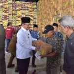 12 Ribu Paket Sembako Disalurkan oleh Maulana- Diza Kepada Masyarakat dan Anak Yatim