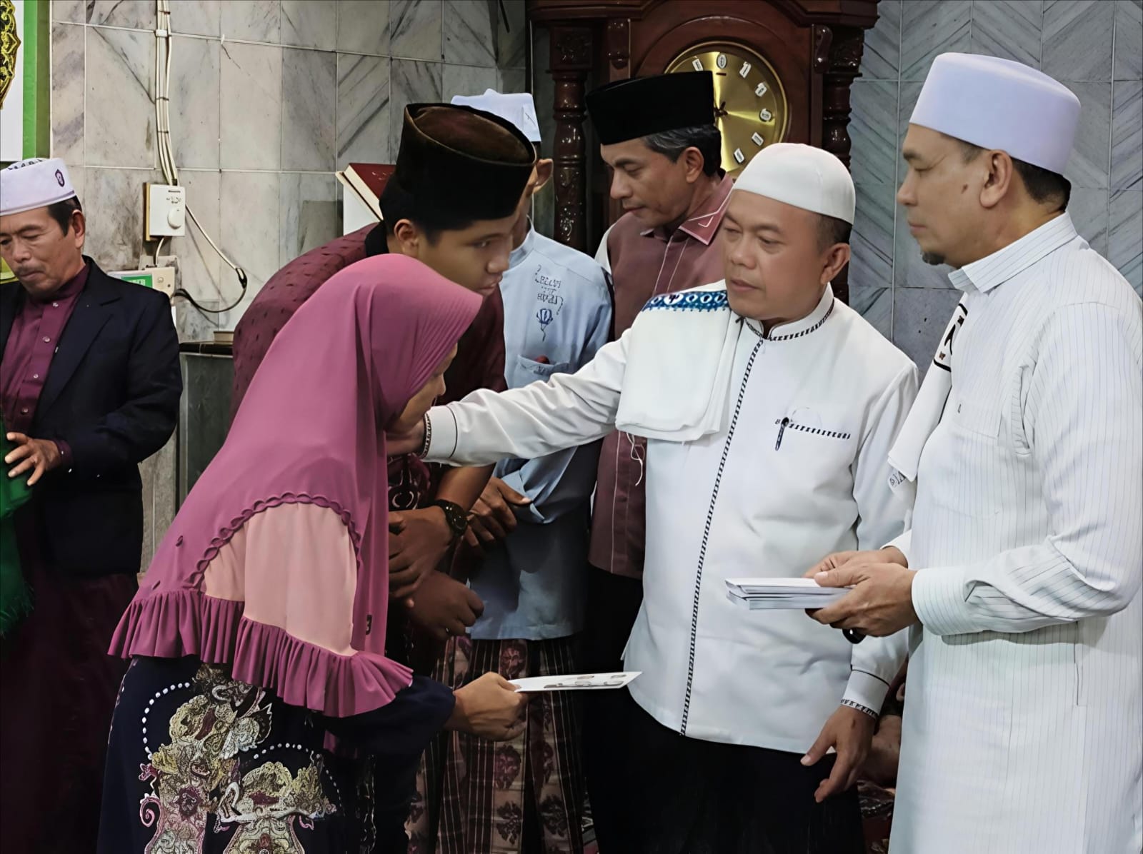 Perdana Safari Ramadhan 1447 H, Gubernur Al Haris Kunjungi Masjid Nurussa’adah Pijoan