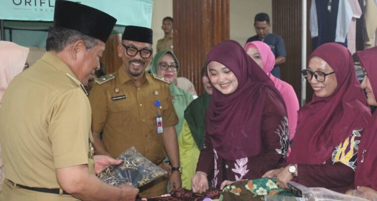 Abdullah Sani Buka Bazar Ramadhan BKOW, Dorong UMKM Perempuan Naik Kelas