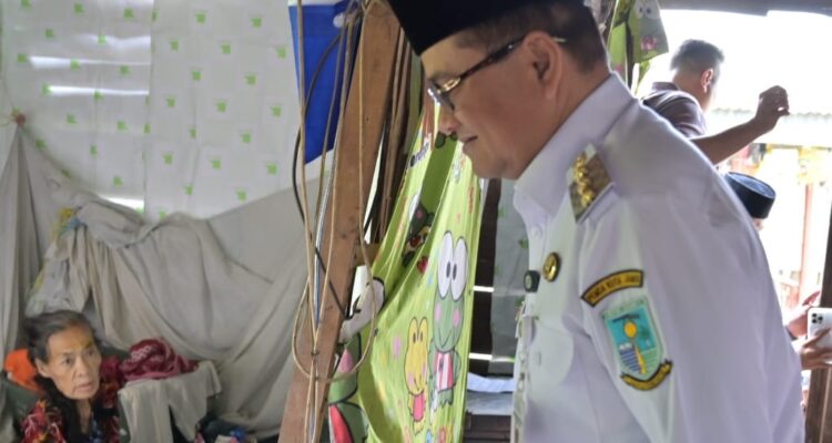 Walikota Jambi Maulana Tetap Berikan Bantuan Rumah Layak Huni Saat WFA Lebaran