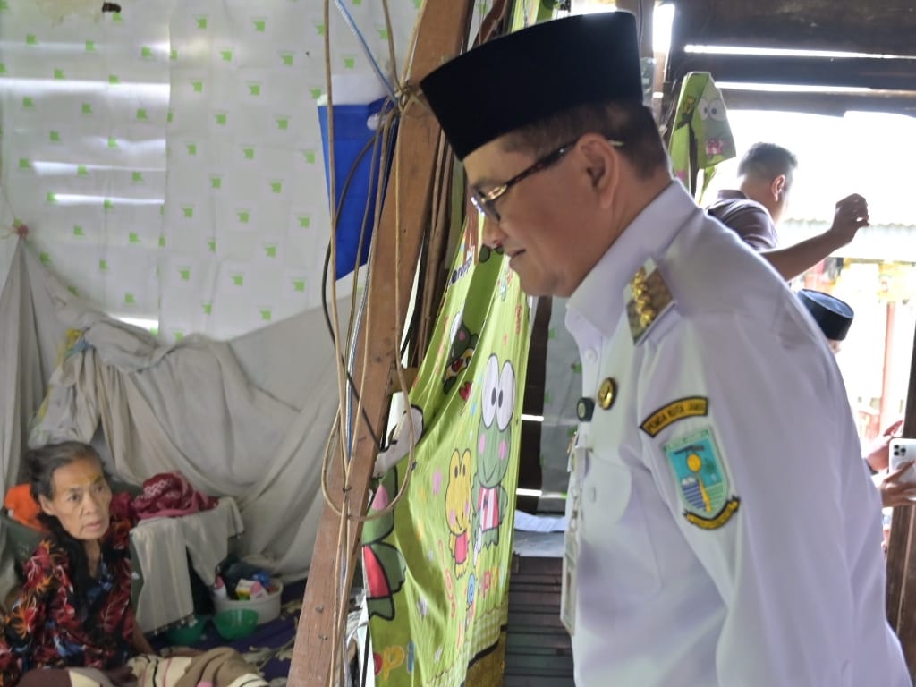 Walikota Jambi Maulana Tetap Berikan Bantuan Rumah Layak Huni Saat WFA Lebaran