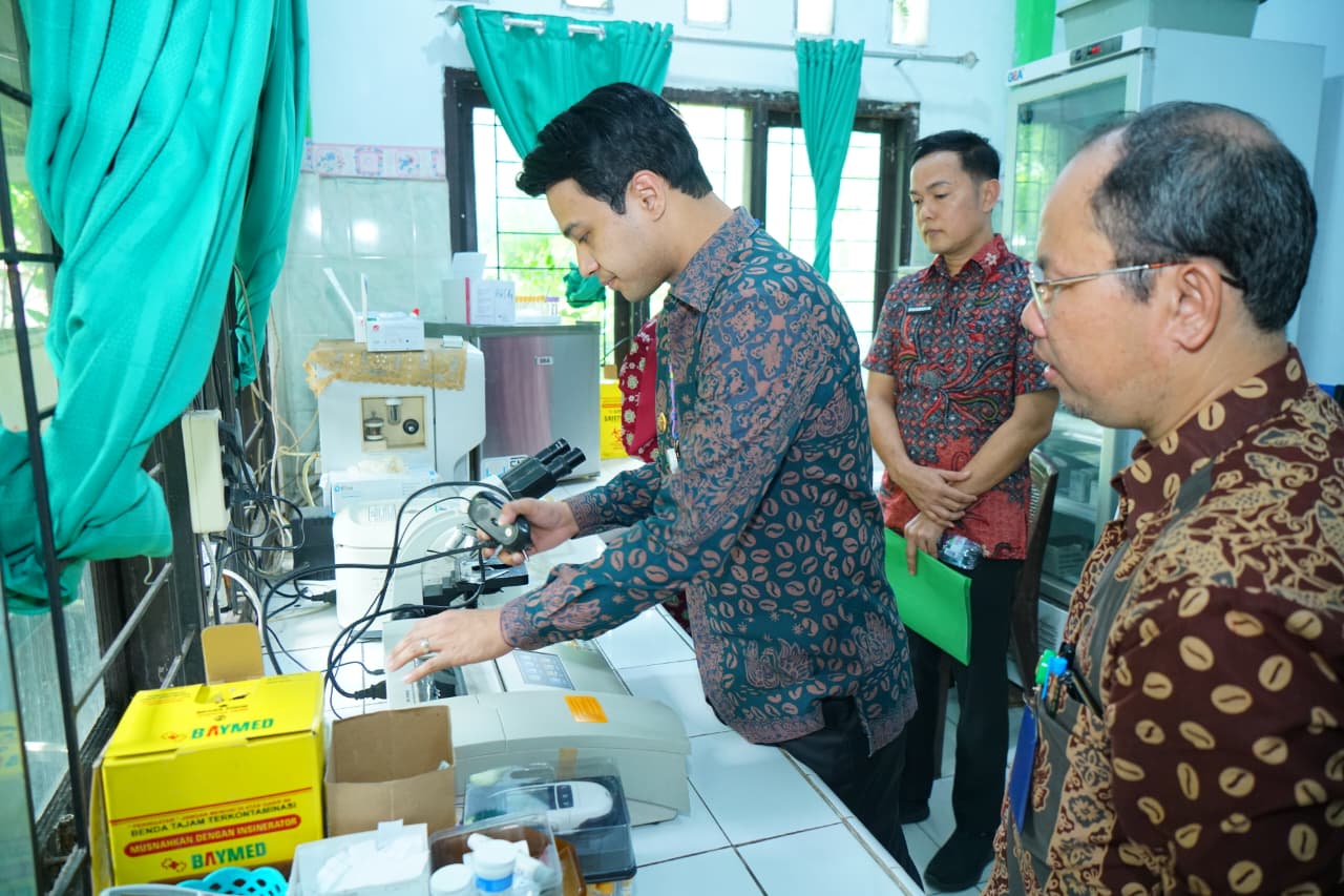 Turut Didampingi Kadis Kesehatan Kota Jambi, Wawako Diza Tinjau Infrastruktur Puskesmas Paal Lima dan Paal X