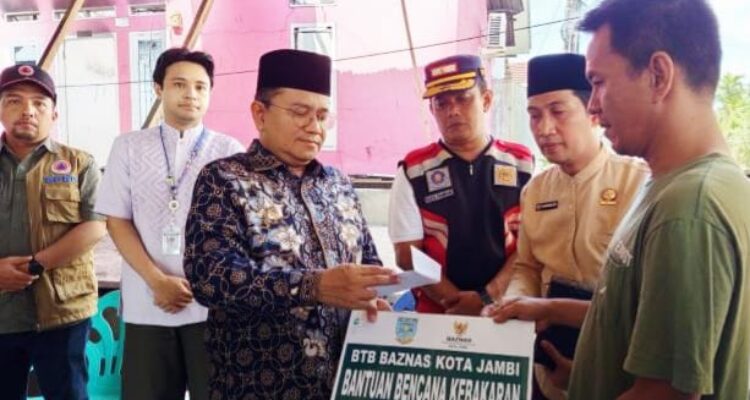 Kompak Bersama Maulana-Diza Tinjau Dan Langsung Berikan Bantuan Korban Kebakaran Kenali Besar